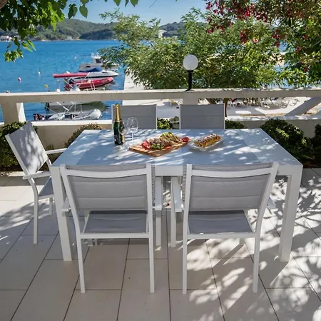House Subic شقة